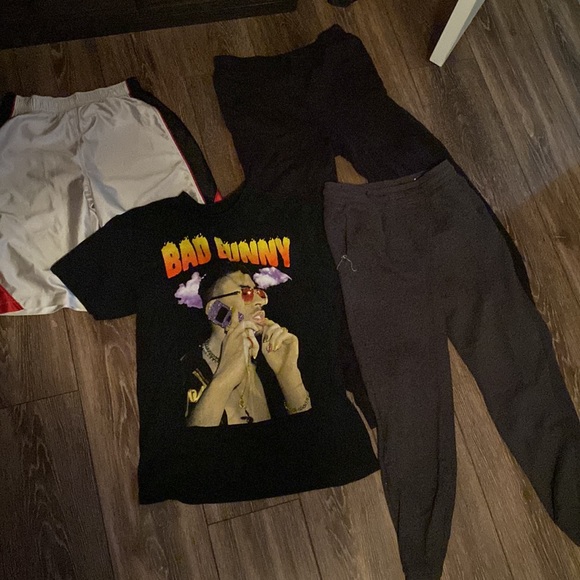 Selling a variety of brands. -Abercrombie, - Hollister, - Champion , - Old Navy, - Picture 11 of 12